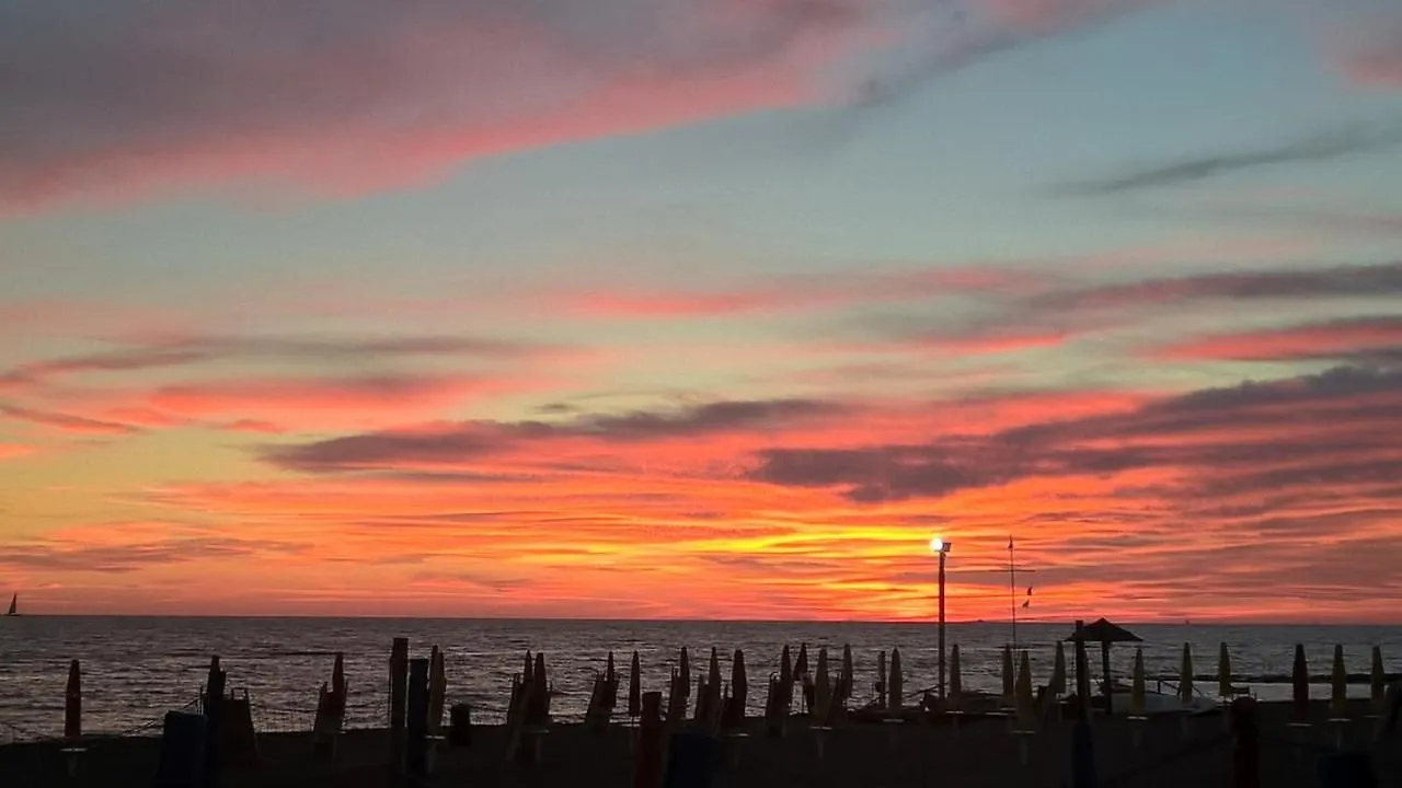 Apartment From Ostia Beach To Rome & Airport In A Heartbeat!
