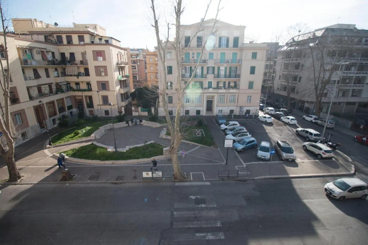 From Ostia Beach To Rome & Airport In A Heartbeat! Apartment